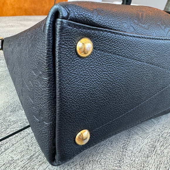 Louis Vuitton V tote MM - Picture 8 of 14